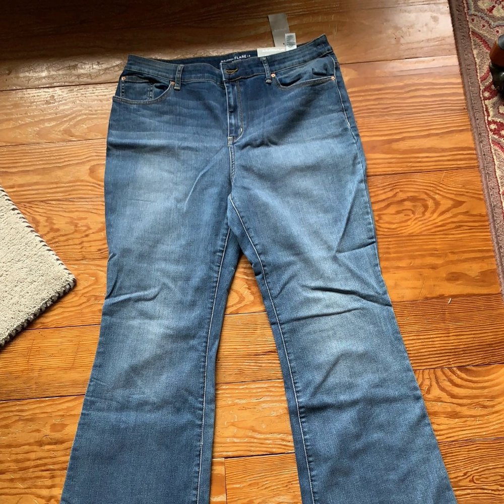 NWT $89 Chico's weston indigo flare jeans 2 ( 12 )